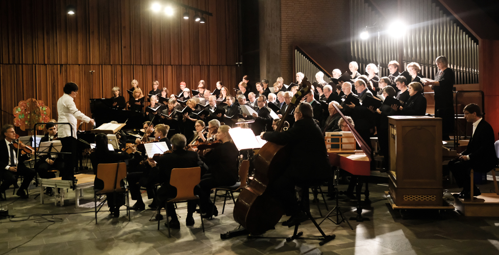 Uraufführung Luther-Oratorium in der Friedenskirche Molzhausweg unter der Leitung von Dorothea Haverkamp