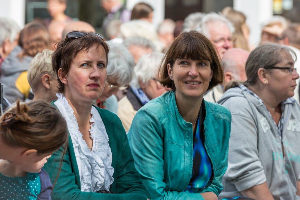 Pfarrerin Alkenings sitzt im Publikum