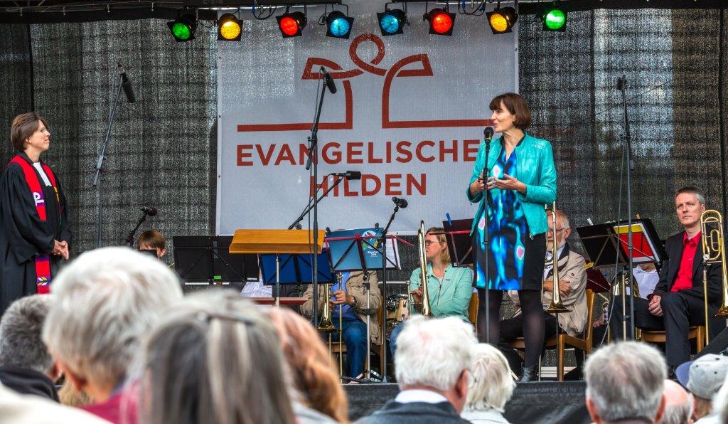 Grußwort von Bürgermeisterin Alkenings auf der Bühne