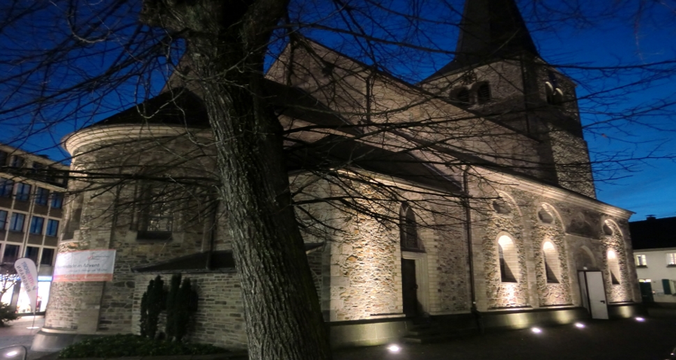 Evangelische Reformationskirche Hilden bei Nacht