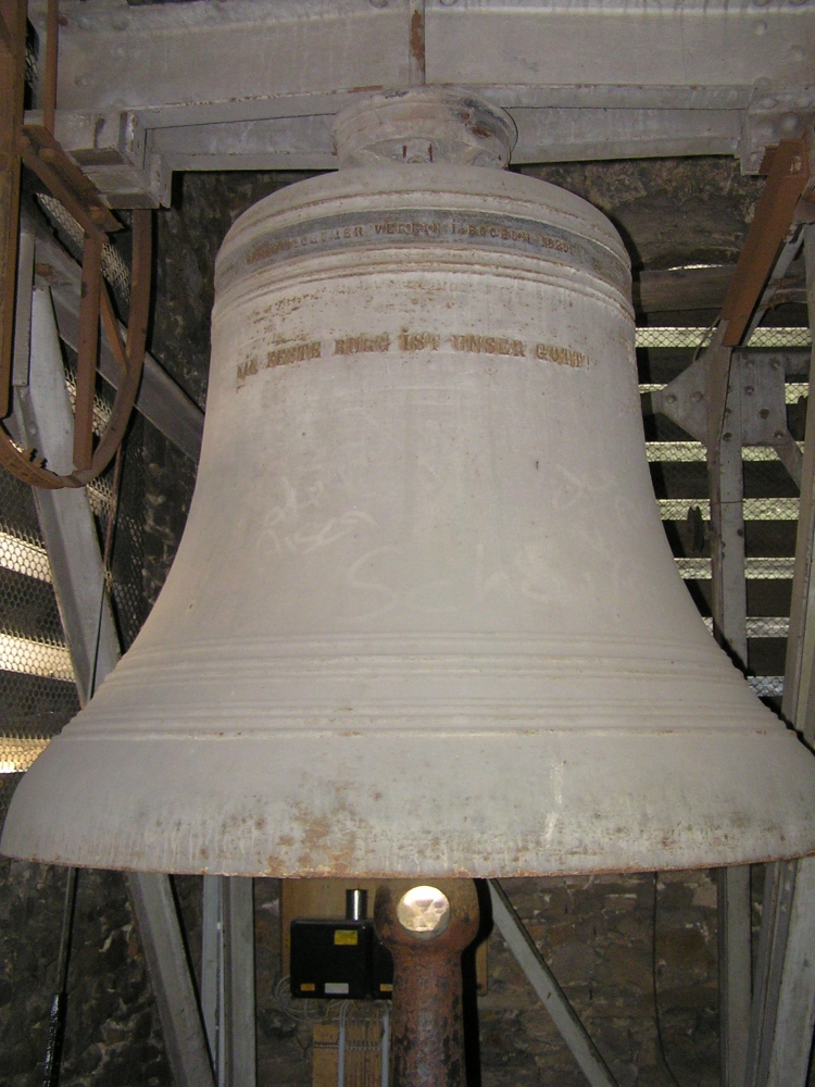 Ein-feste-Burg-Glocke-ältere-Aufnahme Reformationskirche Hilden