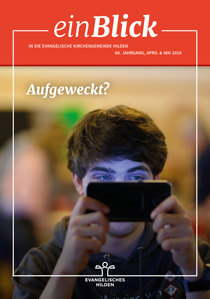 Titelseite einBlick Junge mit Mobiltelefon