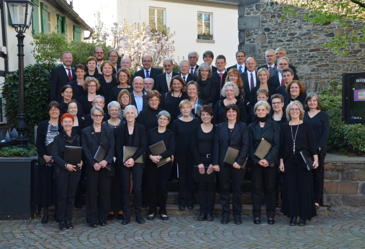 Kantorei Hilden vor der Reformationskirche