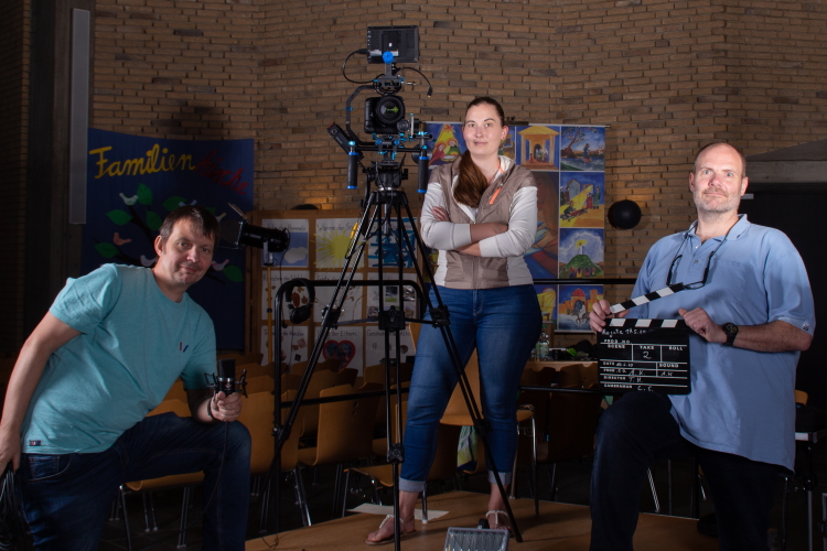 Andre Kipp, Sabine Feinen bei der Reportage über das Dreh Team