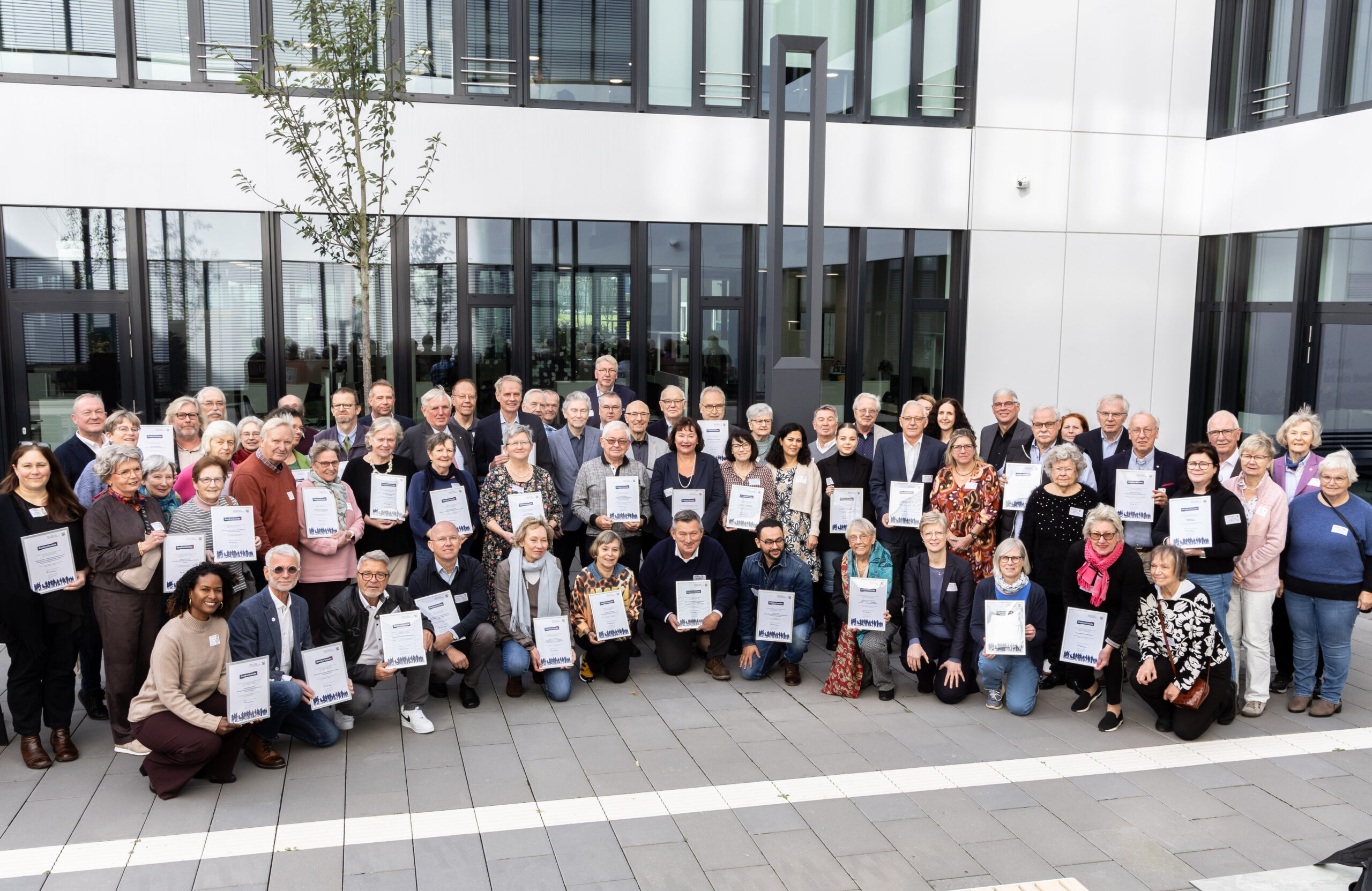 Mehr über den Artikel erfahren Ehrenamt schafft Begegnung – Die Arbeit der Ehrenamtlichen aus dem Bereich Seelsorgedienst & Seniorenarbeit wurde ausgezeichnet